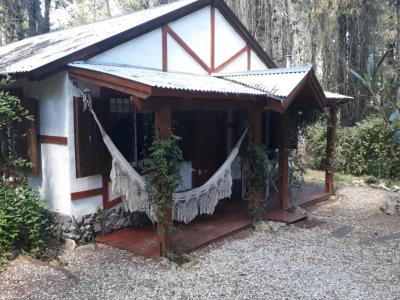 Casa en alquiler en Mar de las Pampas. 2 ambientes, 1 baño y capacidad de 2 a 4 personas. 