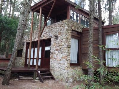 Casa en alquiler en Mar de las Pampas. 2 ambientes, 1 baño y capacidad de 2 a 4 personas. 