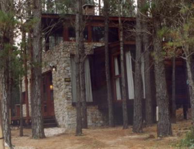 Casa en alquiler en Mar de las Pampas. 2 ambientes, 1 baño y capacidad de 2 a 4 personas. 