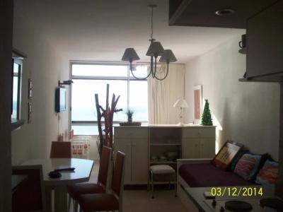 Departamento en alquiler en Miramar. 1 ambientes, 1 baño y capacidad de 2 a 4 personas. A menos de 50 m de la playa