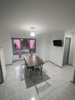 Departamento en alquiler en Miramar. 4 ambientes, 1 baño y capacidad de 4 a 6 personas. A 100 m del centro