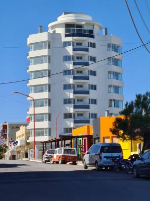 Departamento en alquiler en Monte Hermoso. 2-3 ambientes, 1-2 baño y capacidad de 2 a 5 personas. A 50 m de la playa