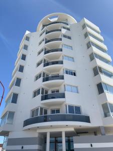 Departamento en alquiler en Monte Hermoso. 2-3 ambientes, 1-2 baño y capacidad de 2 a 5 personas. A 50 m de la playa