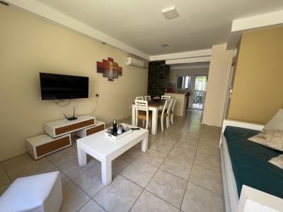 Complejo de Cabañas en alquiler en Monte Hermoso. 3 ambientes, 1 baño y capacidad de 4 a 6 personas. A 250 m de la playa