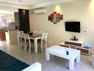 Complejo de Cabañas en alquiler en Monte Hermoso. 3 ambientes, 1 baño y capacidad de 4 a 6 personas. A 250 m de la playa