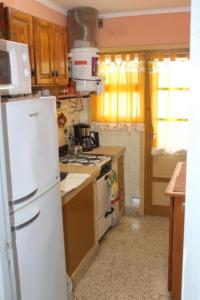 Departamento en alquiler en Miramar. 2 ambientes, 1 baño y capacidad de 2 a 4 personas. A menos de 50 m de la playa