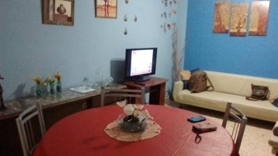 Departamento en alquiler en Miramar. 2 ambientes, 1 baño y capacidad de 2 a 4 personas. A menos de 50 m de la playa