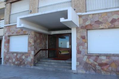 Departamento en alquiler en Miramar. 2 ambientes, 1 baño y capacidad de 2 a 4 personas. A menos de 50 m de la playa